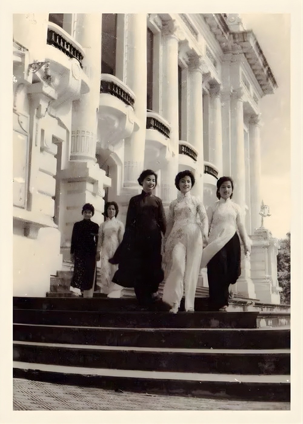 Hinh anh Từ con gái Hà Nội xưa đến 'conservative fashion' hiện đại 3