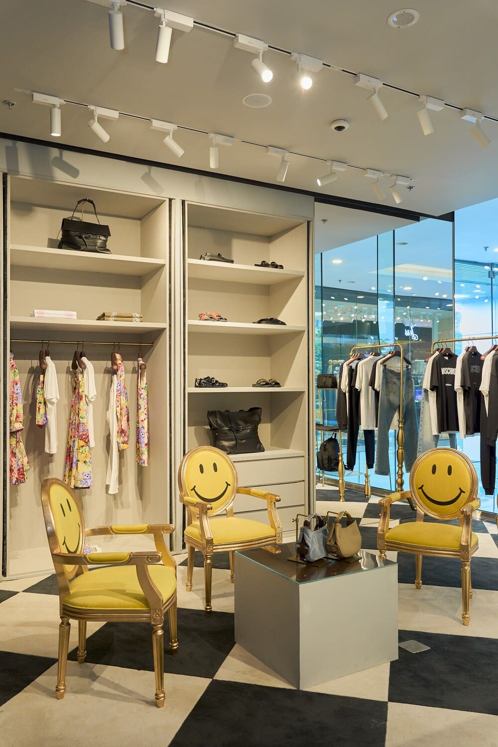 Hinh anh Moschino Saigon Centre: Chạm vào DNA hóm hỉnh và thanh lịch của thời trang Ý 4