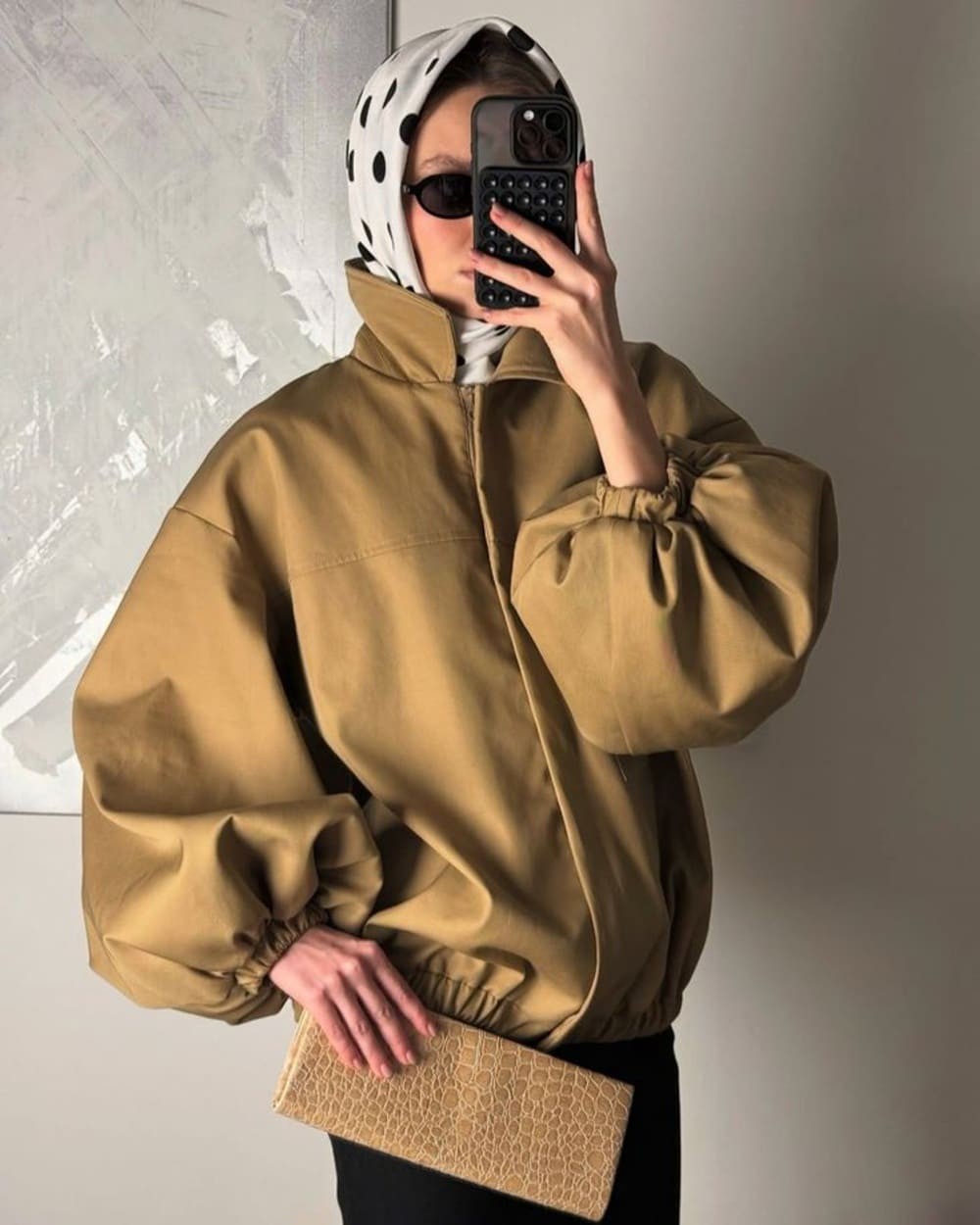 Hinh anh Áo khoác cổ phễu – item 'ẩn mình' nhưng đầy tiếng nói mùa Thu Đông 2025 1