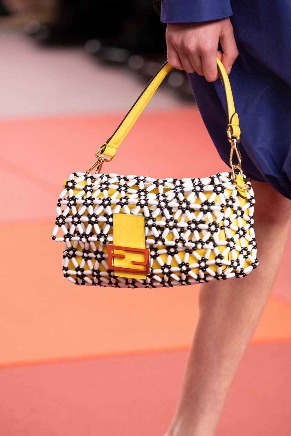 Hinh anh Các mẫu túi biểu tượng được Fendi biến tấu thế nào trong BST Xuân Hè 2026? 5