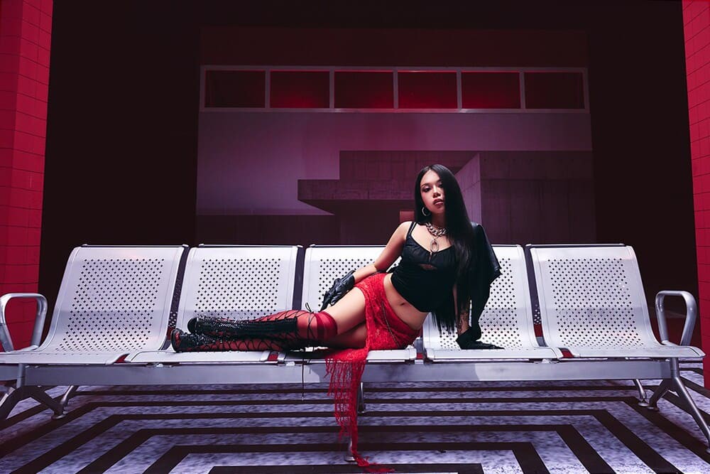 Hinh anh tlinh - mảnh ghép hoàn hảo cho 'Polite' của SonaOne 2