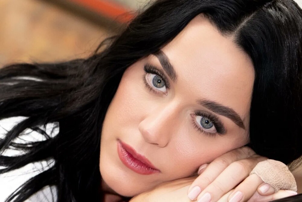 Hinh anh Katy Perry dùng 'Băng dán' để kể về tan vỡ với Orlando Bloom 3