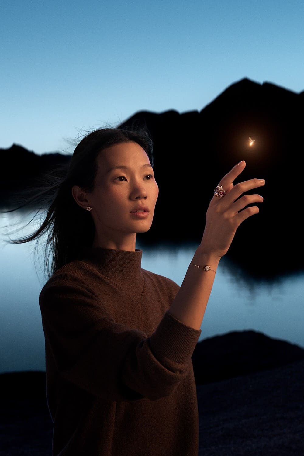 Hinh anh Louis Vuitton Holiday 2025: Chuyến du hành của những ngọn đèn và ký ức 14