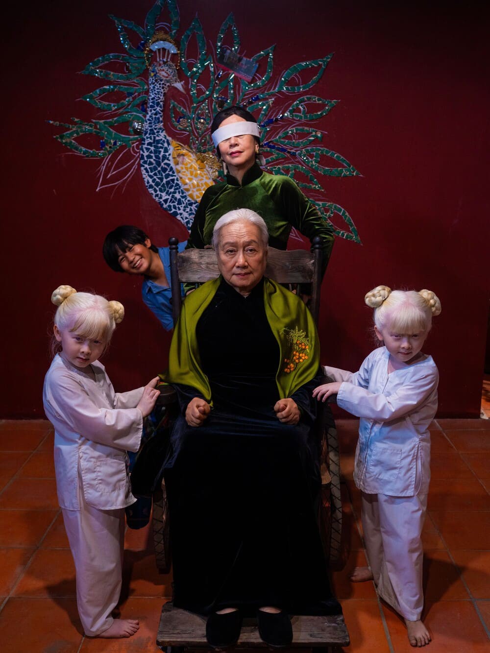 Hinh anh Quỷ tha ma bắt: Thai chiêu tài - Bảng màu và thanh âm thuần Việt 1