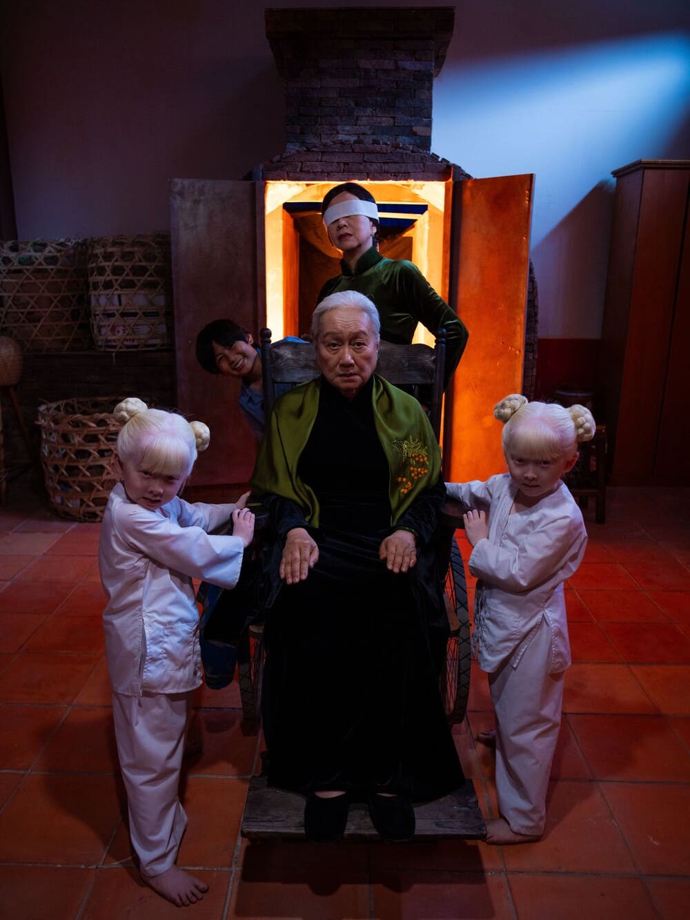 Hinh anh Quỷ tha ma bắt: Thai chiêu tài - Bảng màu và thanh âm thuần Việt 2