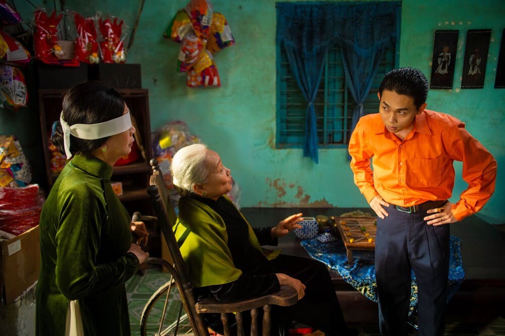 Hai gam màu nóng - lạnh liên tục đối chọi trong khung hình