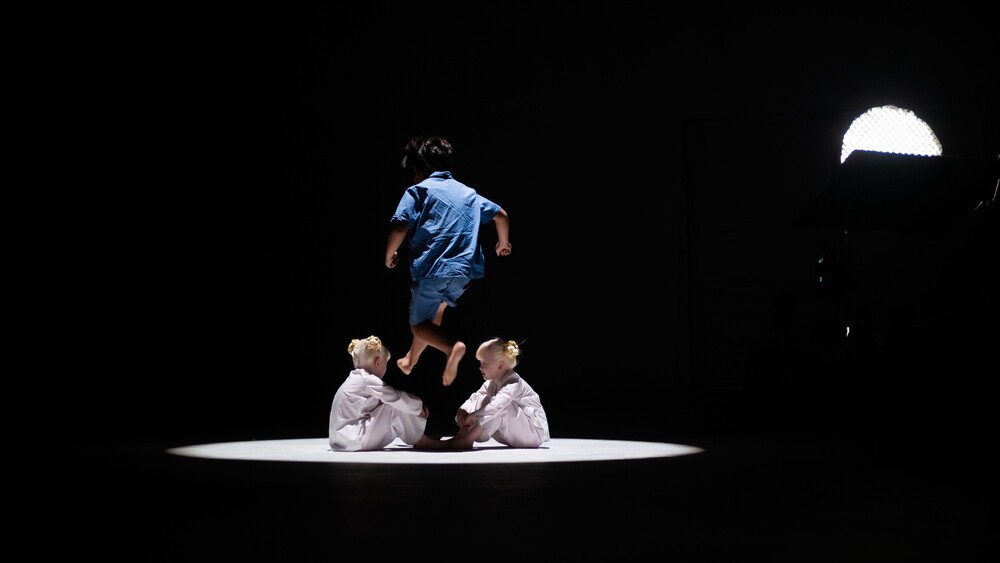 Hinh anh Quỷ tha ma bắt: Thai chiêu tài - Bảng màu và thanh âm thuần Việt 7