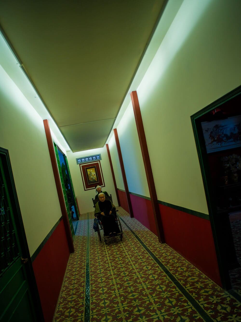 Hinh anh Quỷ tha ma bắt: Thai chiêu tài - Bảng màu và thanh âm thuần Việt 9