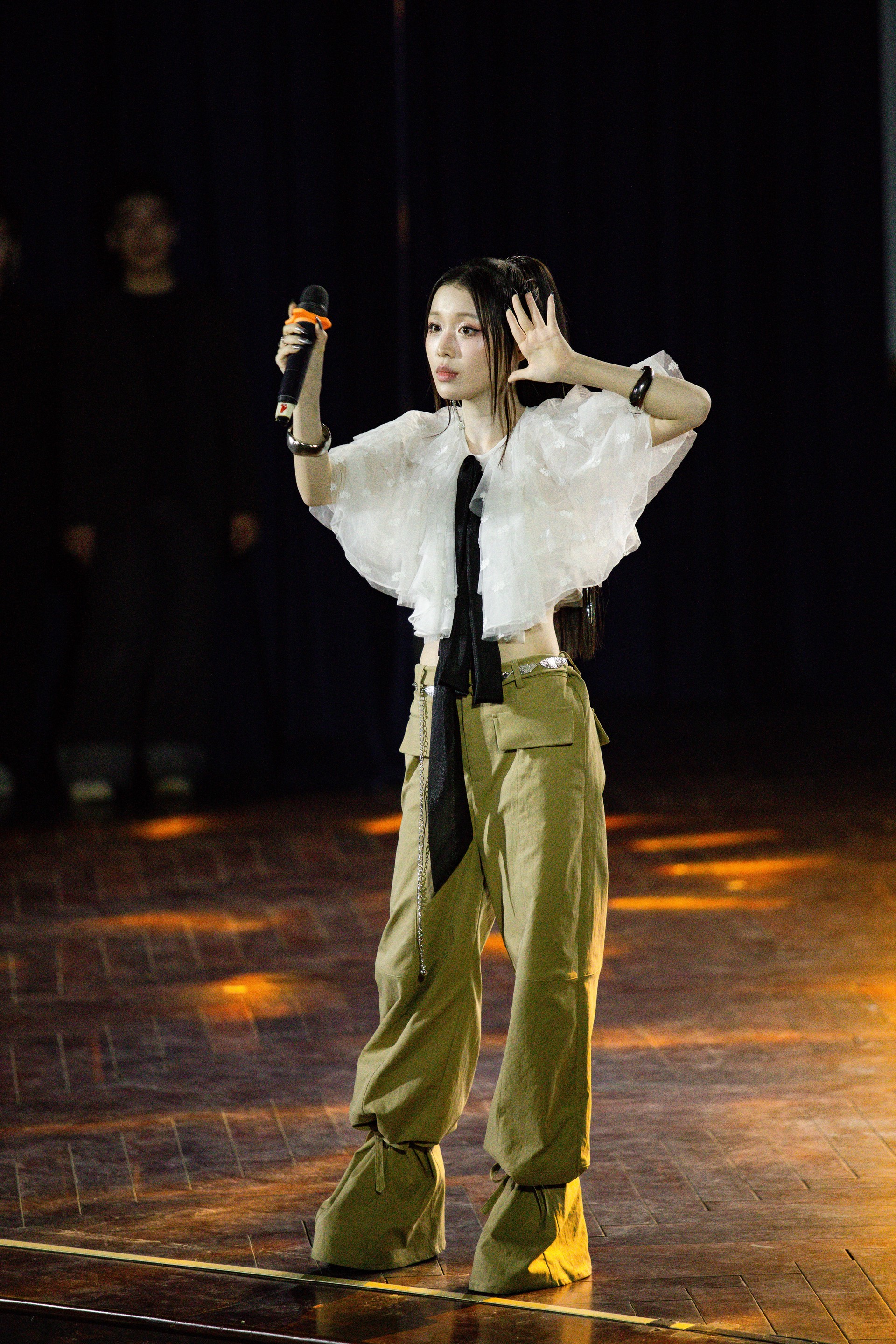 Hinh anh Han Sara - Tuổi 25 của hào quang và nước mắt 3