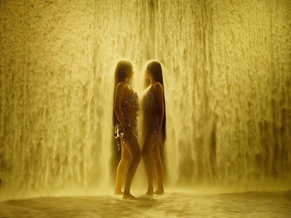 Văn Mai Hương và Chi Pu gây thích thú với màn trình diễn belly dance