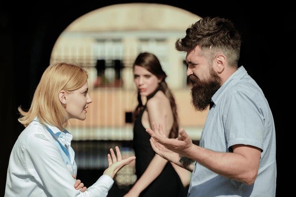 Hinh anh Ngoại tình vi mô – Khi sự phản bội không còn nằm ở hành vi “lớn” 6