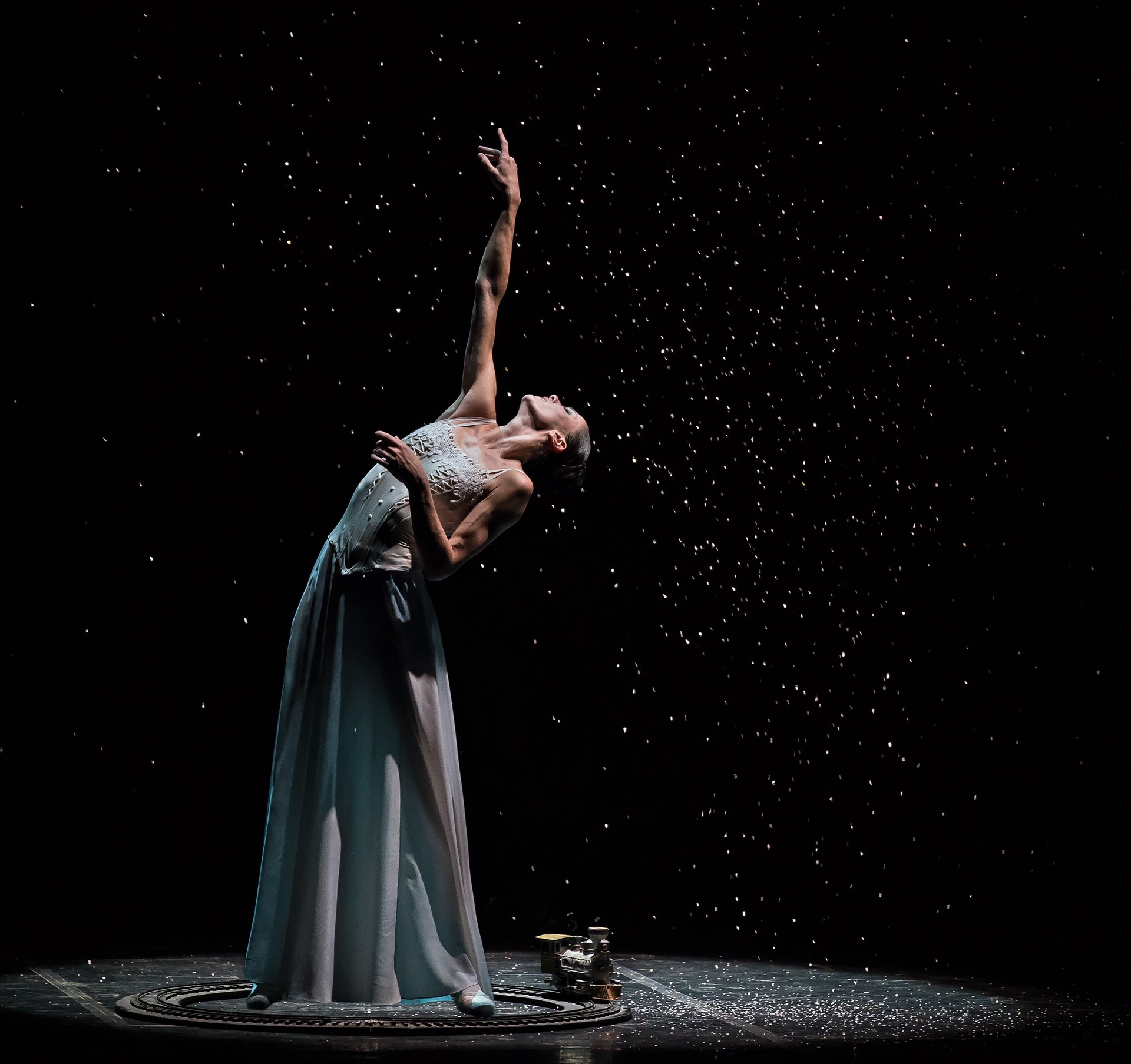 Hinh anh Vở ballet 'Anna Karenina': Nghệ thuật hình thể phơi bày khát vọng tự do của người phụ nữ 3