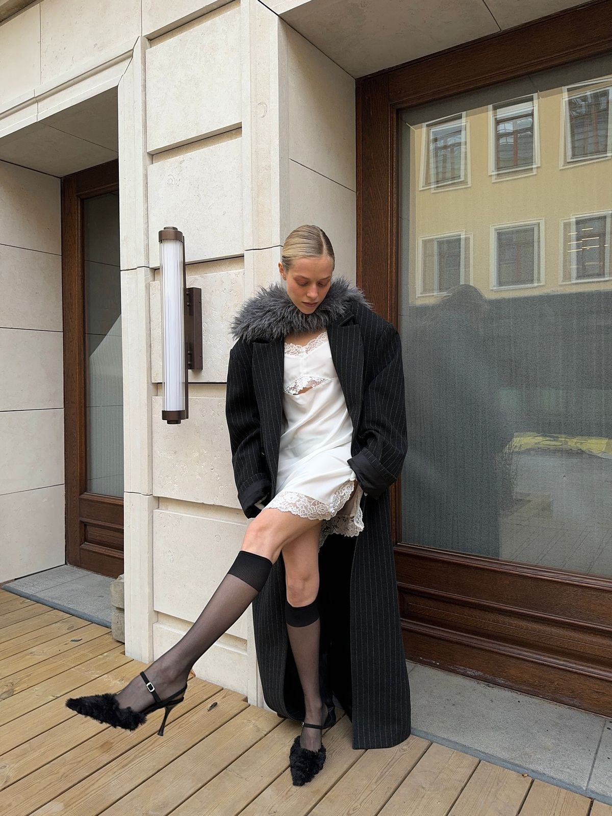 Nhịp rủ mềm mại với khăn quàng lông