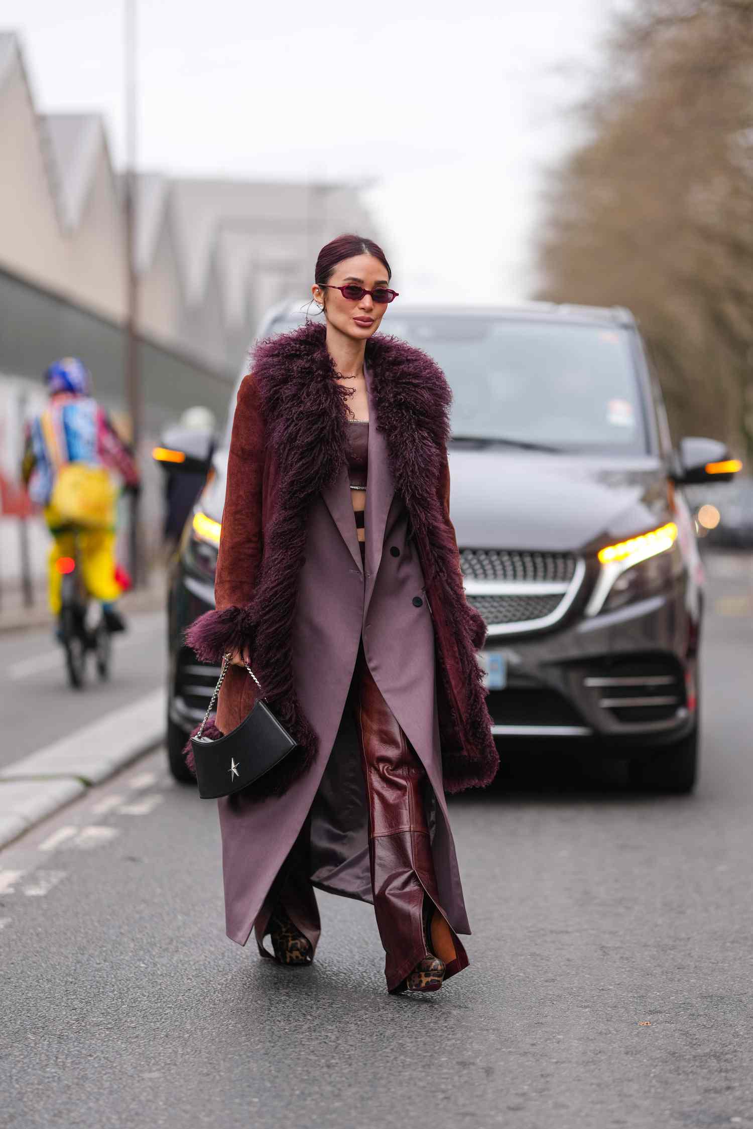 Vẻ đẹp cổ điển với áo khoác cổ lông