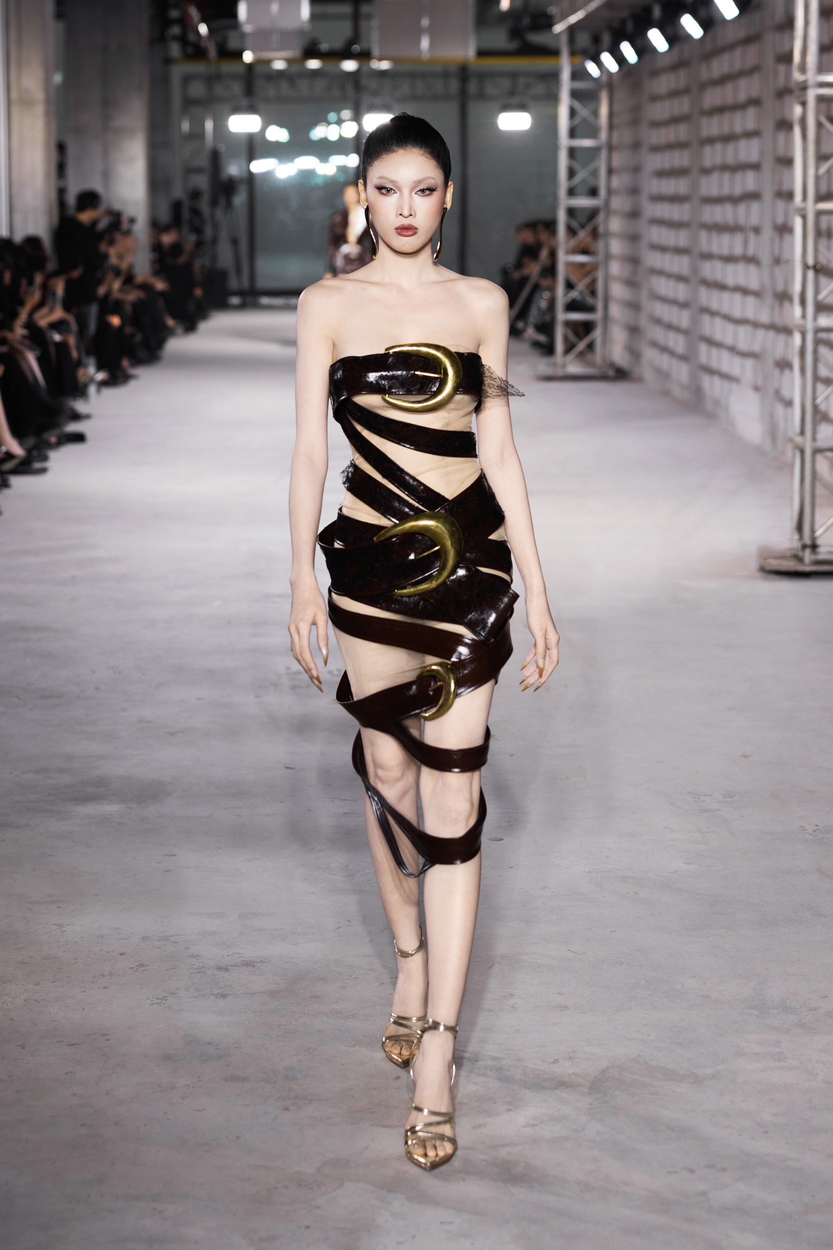 Hinh anh Emerge 2025 by Đỗ Long: Vẻ đẹp tái sinh từ những góc cạnh thô mộc 1