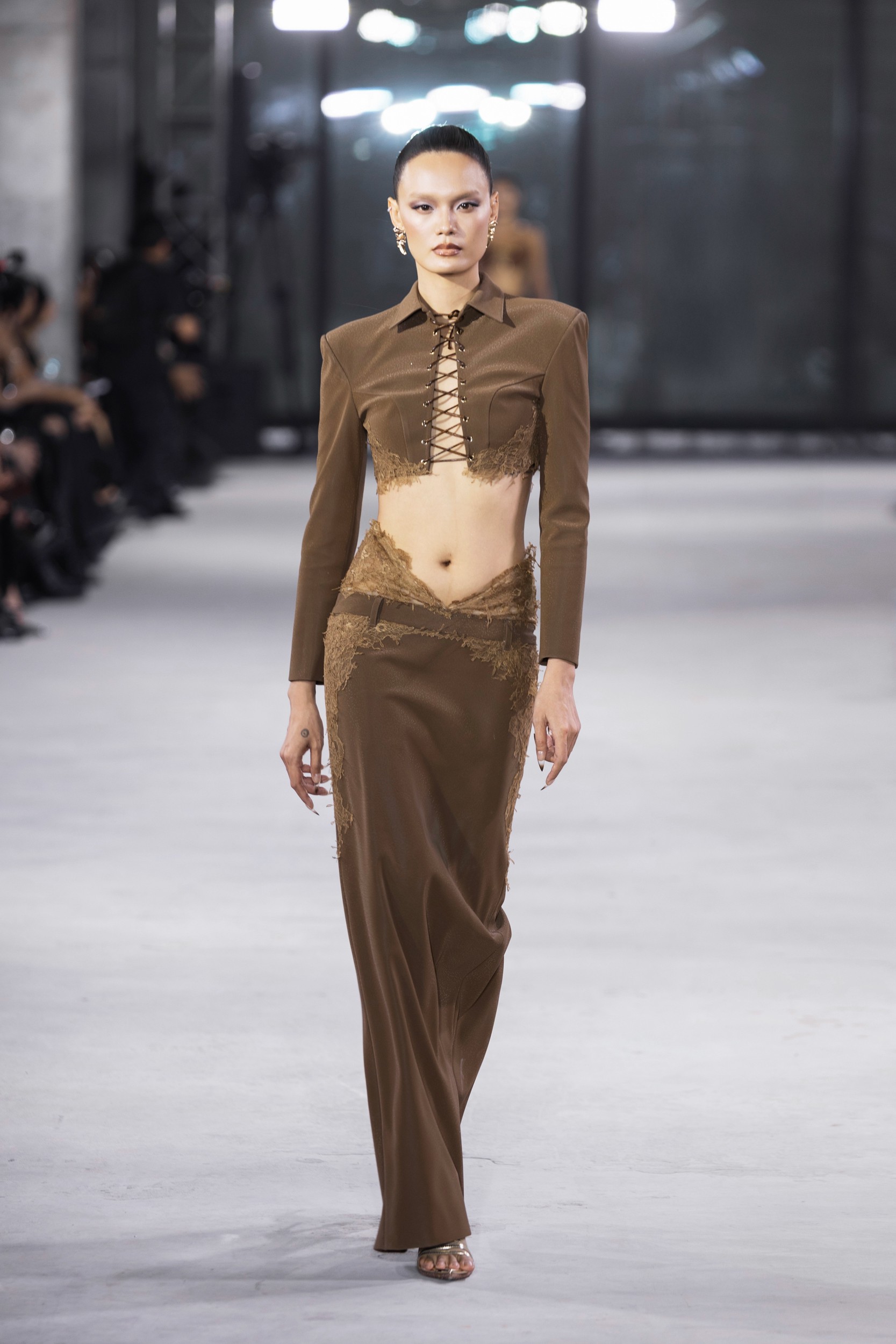 Hinh anh Emerge 2025 by Đỗ Long: Vẻ đẹp tái sinh từ những góc cạnh thô mộc 12