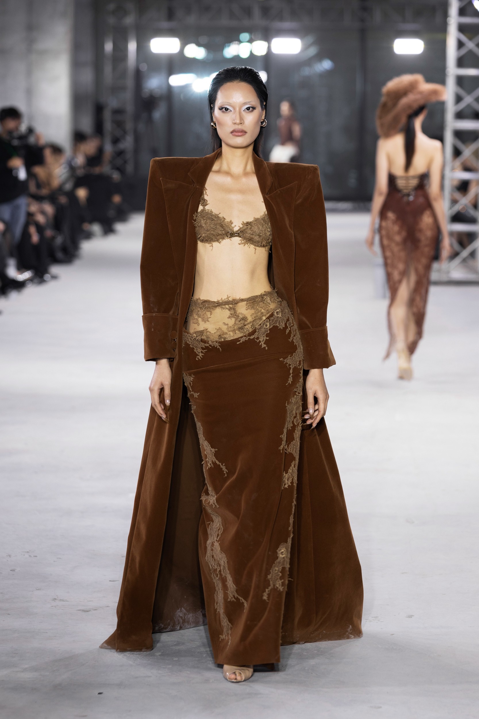 Hinh anh Emerge 2025 by Đỗ Long: Vẻ đẹp tái sinh từ những góc cạnh thô mộc 11