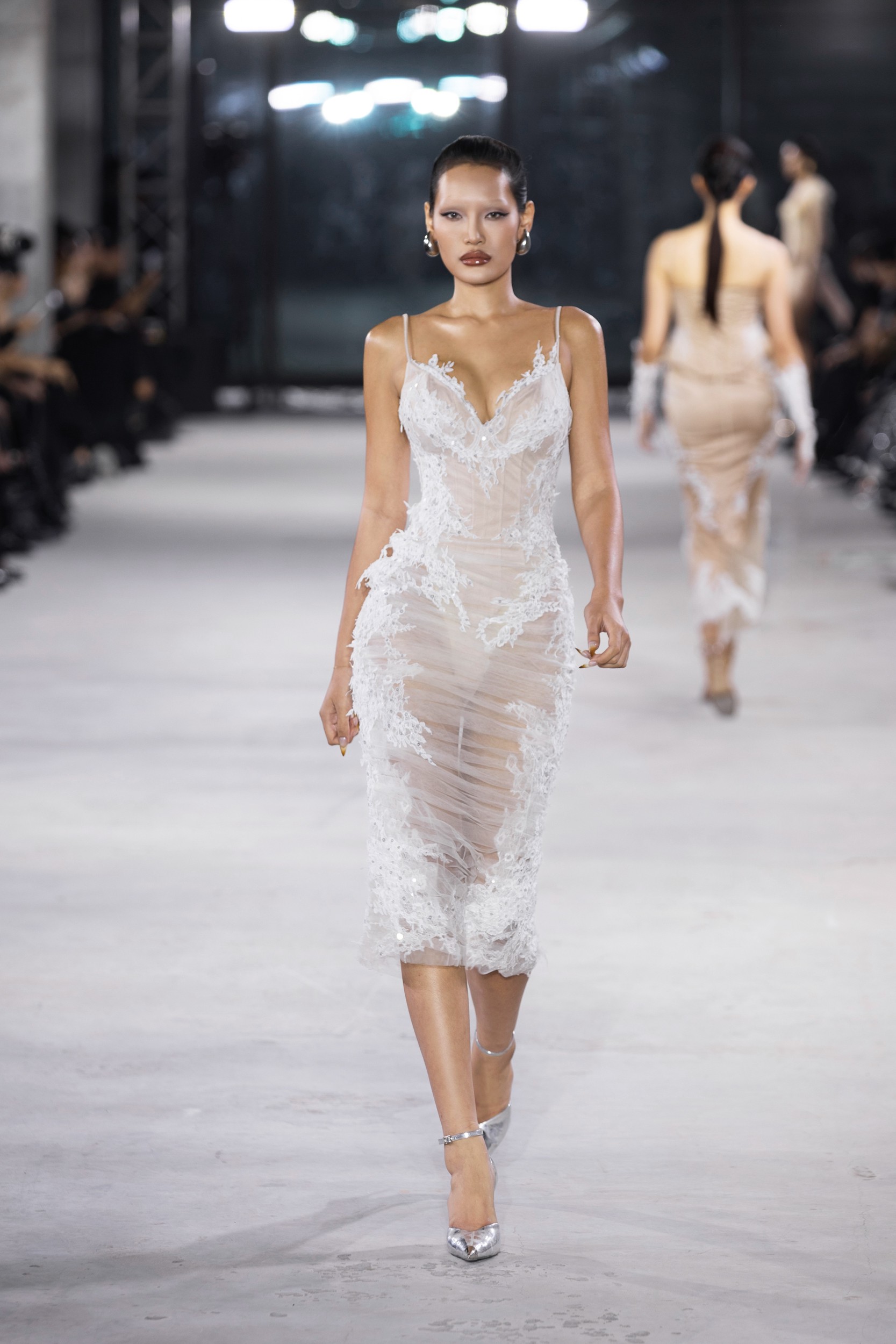 Hinh anh Emerge 2025 by Đỗ Long: Vẻ đẹp tái sinh từ những góc cạnh thô mộc 15