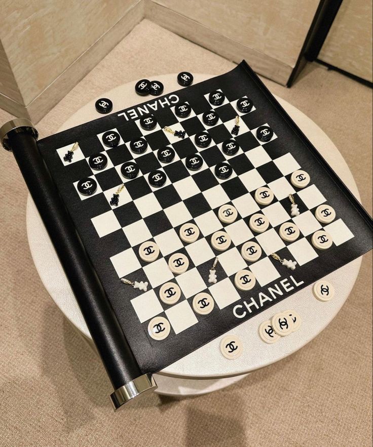 Hinh anh Board game: Khi giới thời trang xa xỉ “chơi” theo luật mới 13