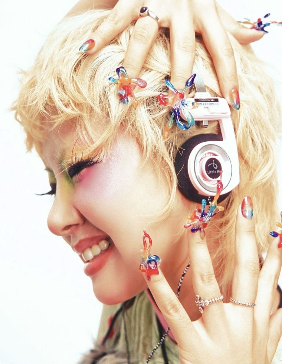 Gimme Gummy: Thẩm mỹ tuổi thơ với chất liệu mềm dẻo