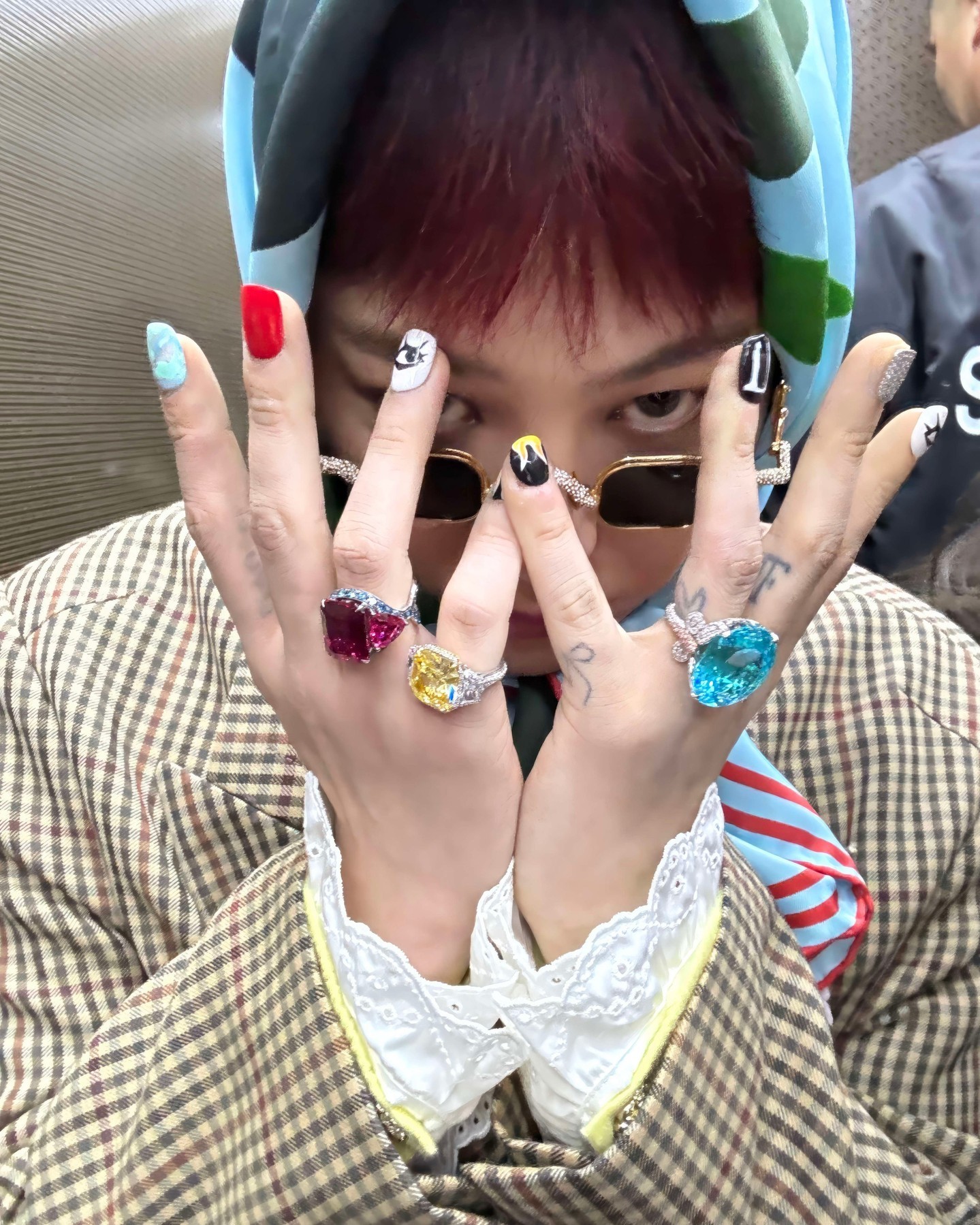 Hinh anh Vũ trụ PEACEMINUSONE của Jacob & Co. và G-Dragon 3