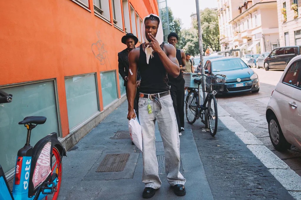 Hinh anh Phom dáng ôm sát và sự dịch chuyển thẩm mỹ trong thời trang nam 14