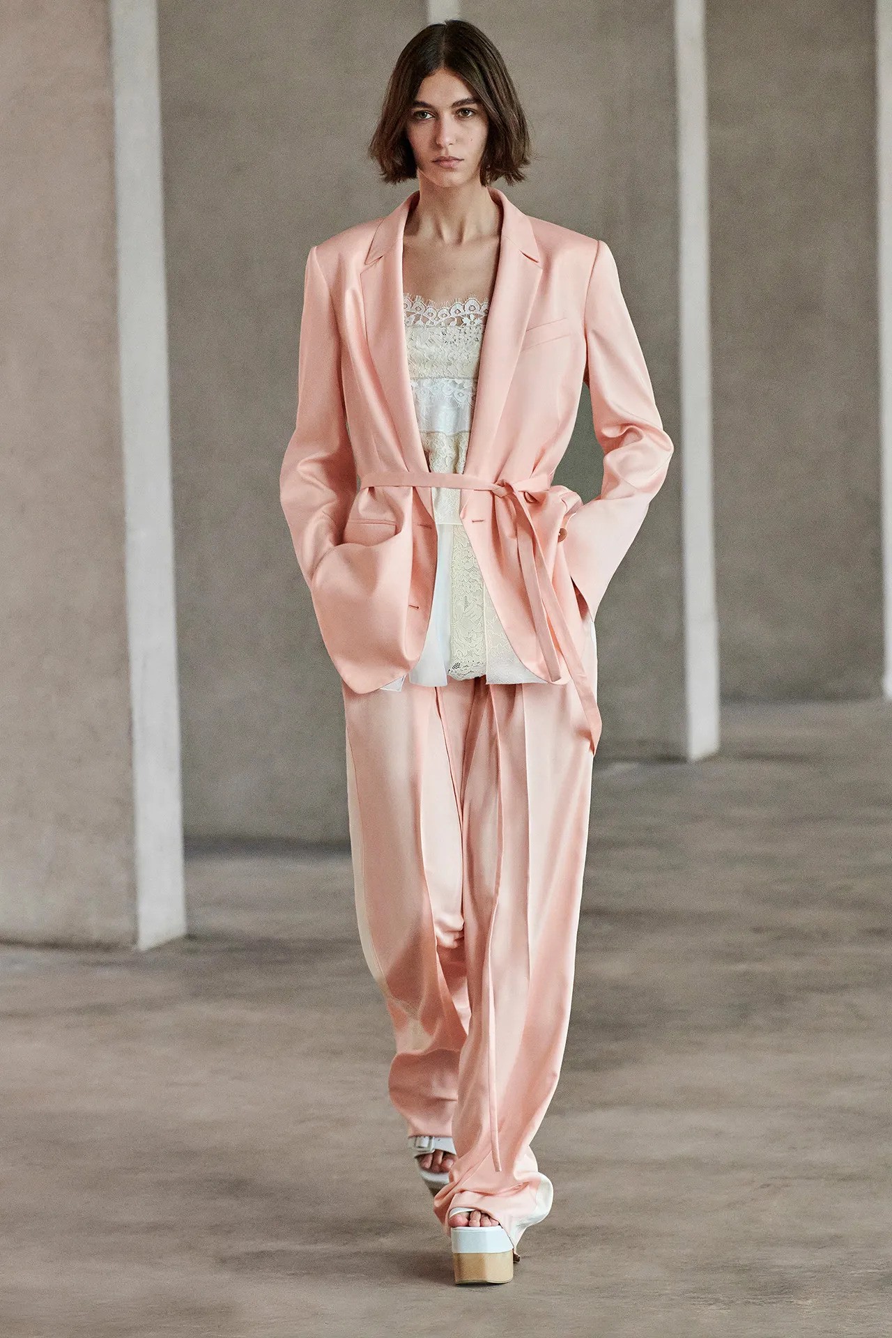 Hinh anh Nghệ thuật của việc diện đồ mặc nhà "xuống phố" 13