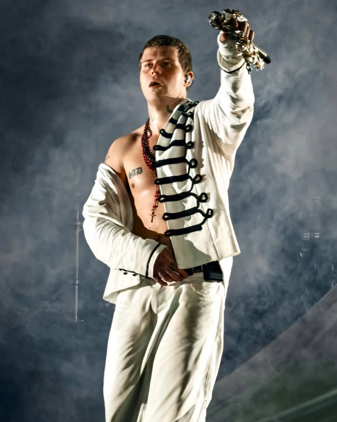 Hinh anh Áo khoác Napoleon trở lại: Khi tinh thần quân phục bước vào thời trang đương đại 6