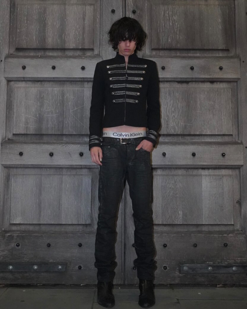 Hinh anh Áo khoác Napoleon trở lại: Khi tinh thần quân phục bước vào thời trang đương đại 9