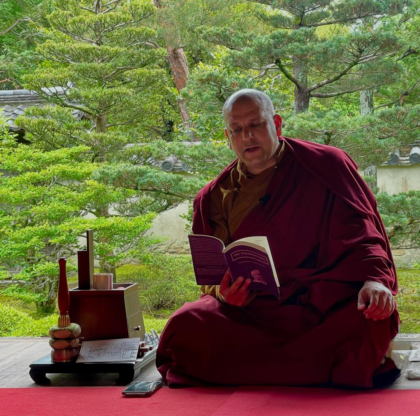 Tôn sư Tenzin Priyadarshi Rinpoche