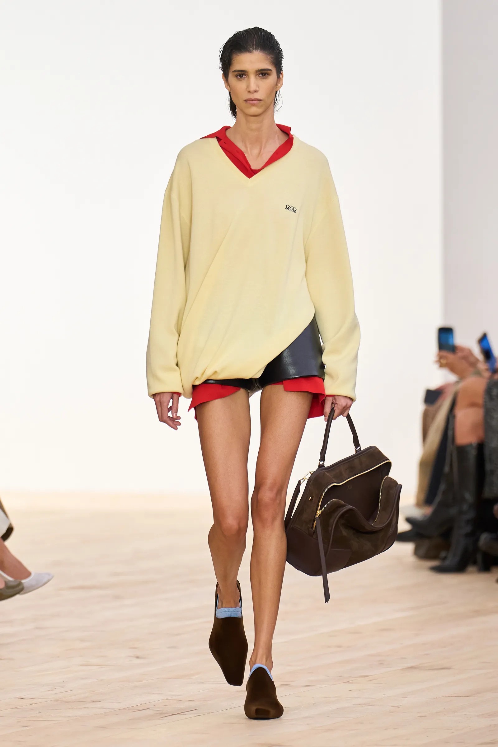 Hinh anh 8 mẹo phối đồ đáng học nhất từ sàn diễn Xuân Hè 2026 15