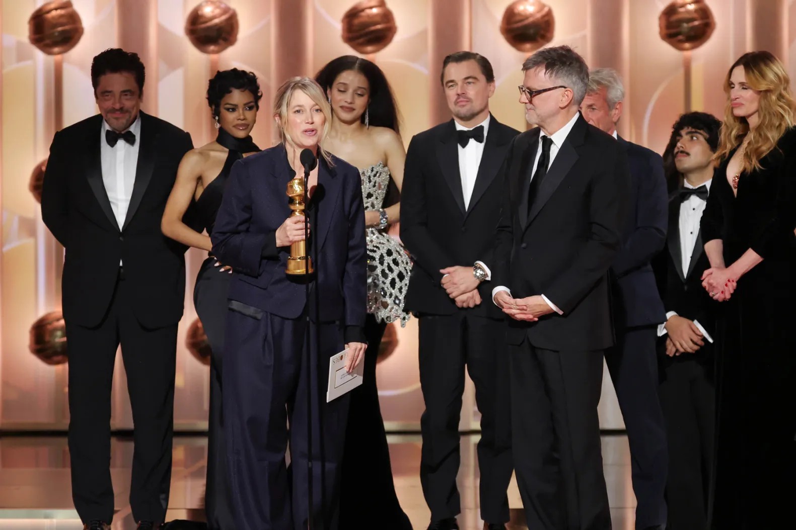 Hinh anh Golden Globes 2026: "One Battle After Another" thống trị, nhiều siêu phẩm trượt đề cử đầy tiếc nuối 1