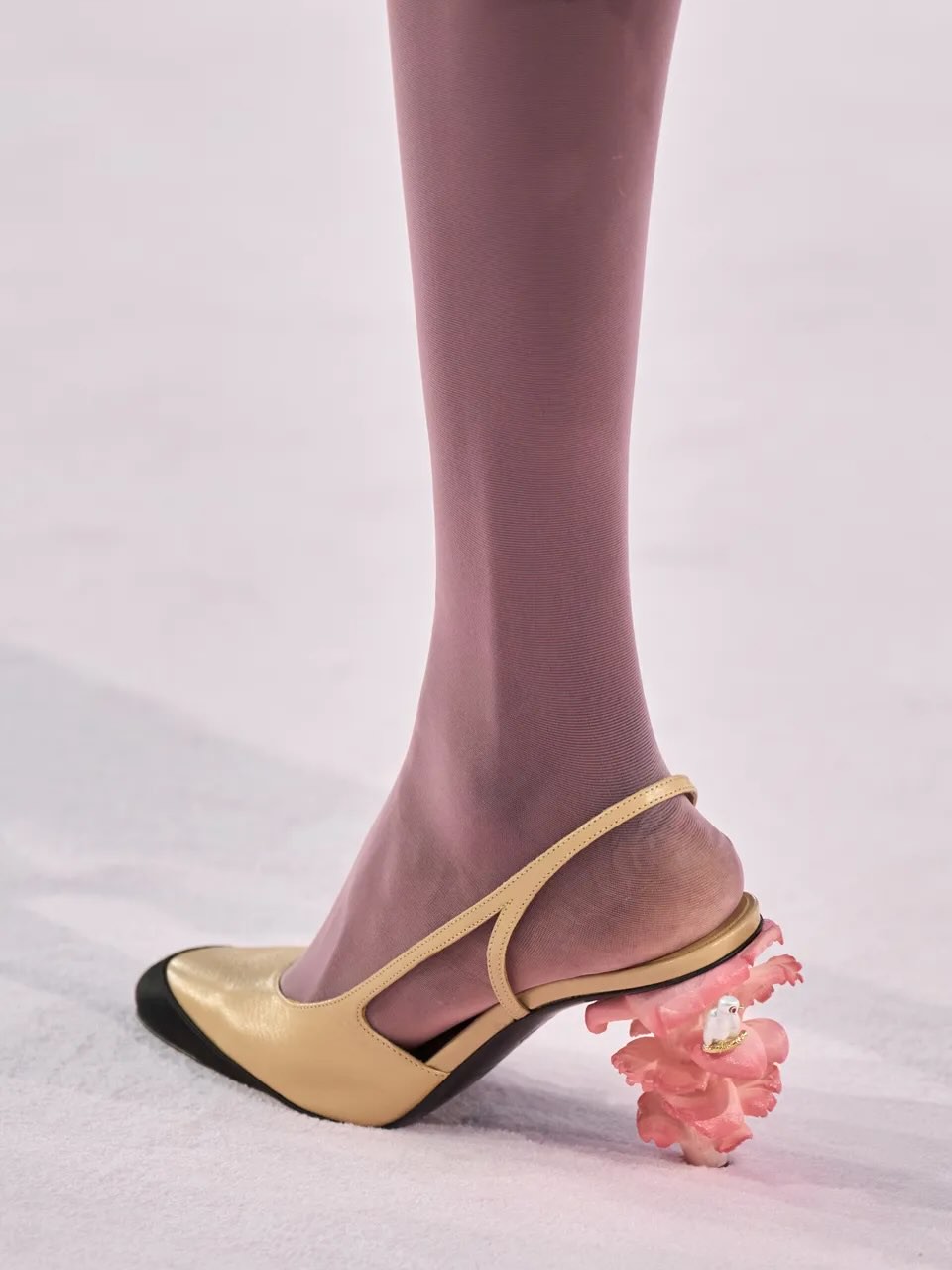 Hinh anh Haute Couture SS26: Những cây nấm, chú chim và xứ sở thần tiên Chanel 16