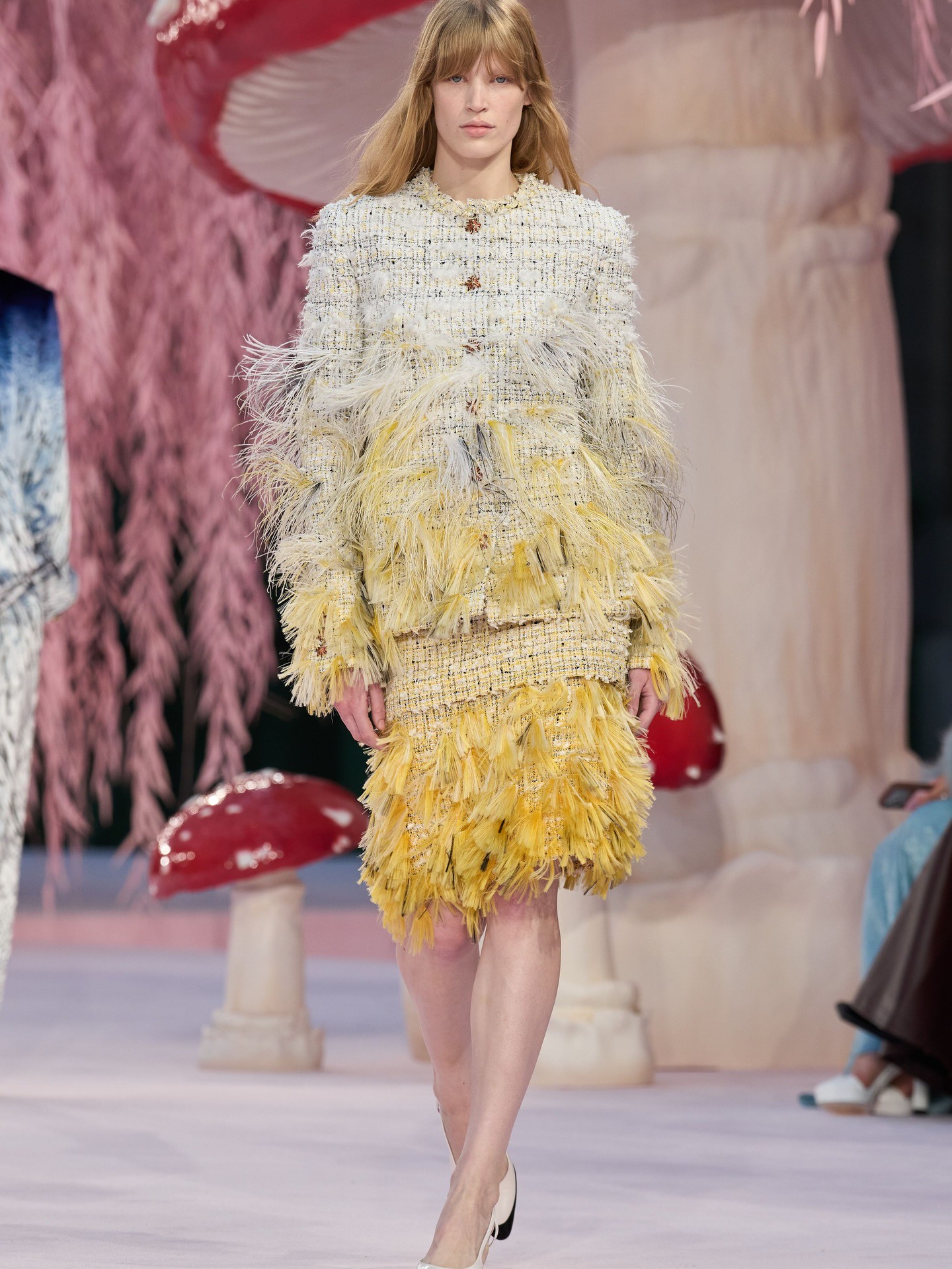 Hinh anh Haute Couture SS26: Những cây nấm, chú chim và xứ sở thần tiên Chanel 7