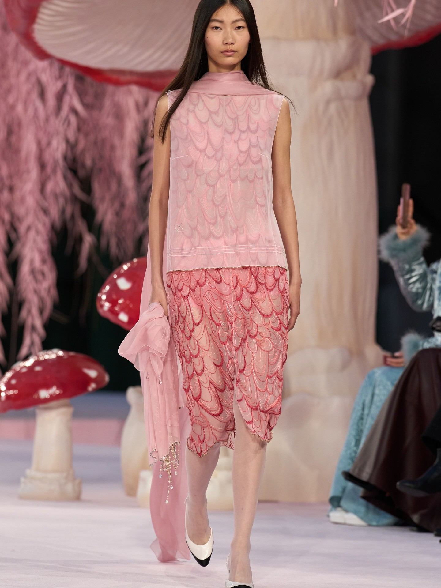 Hinh anh Haute Couture SS26: Những cây nấm, chú chim và xứ sở thần tiên Chanel 11