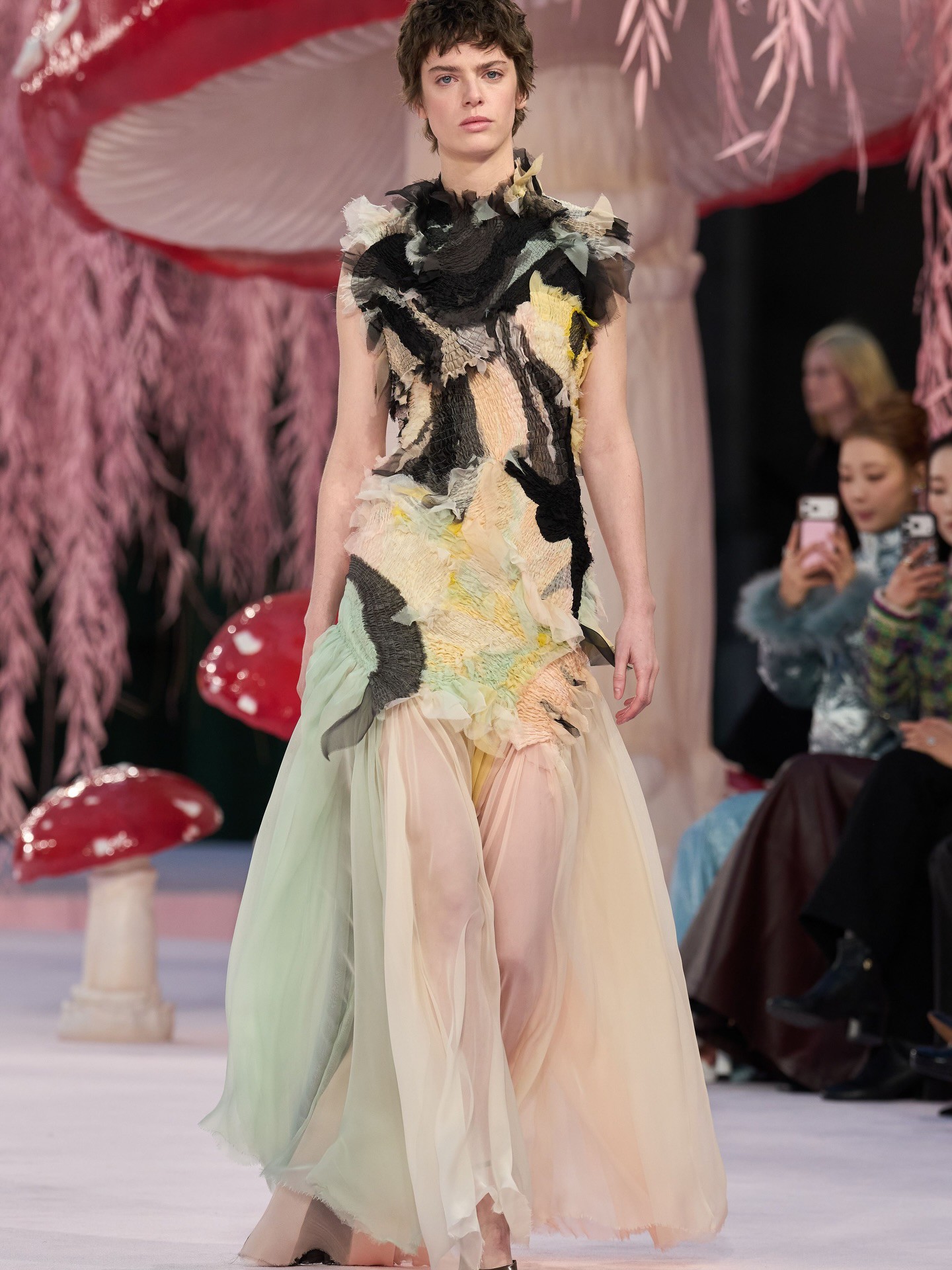 Hinh anh Haute Couture SS26: Những cây nấm, chú chim và xứ sở thần tiên Chanel 3