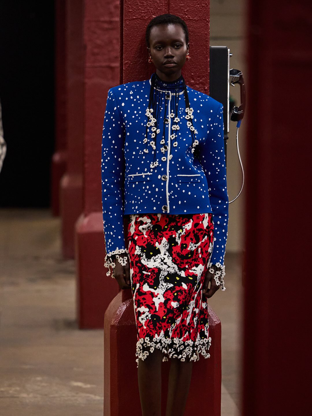 Hinh anh Xanh cobalt: gam màu đang chiếm lĩnh cả thảm đỏ lẫn đời sống của sao Hollywood 1