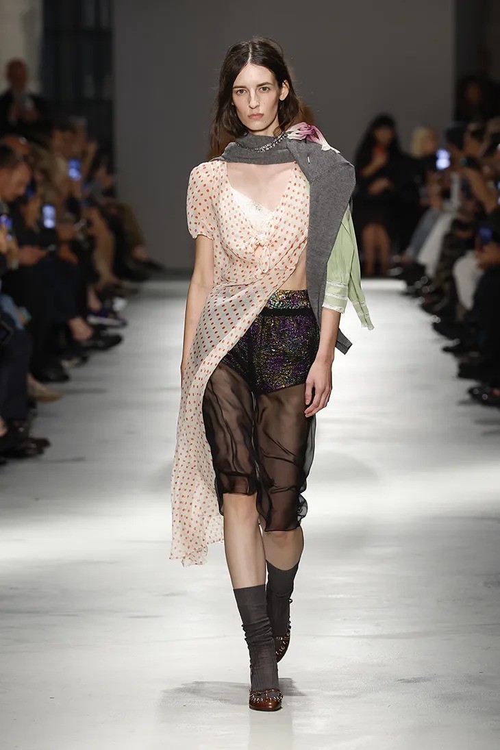 Hinh anh 8 mẹo phối đồ đáng học nhất từ sàn diễn Xuân Hè 2026 24