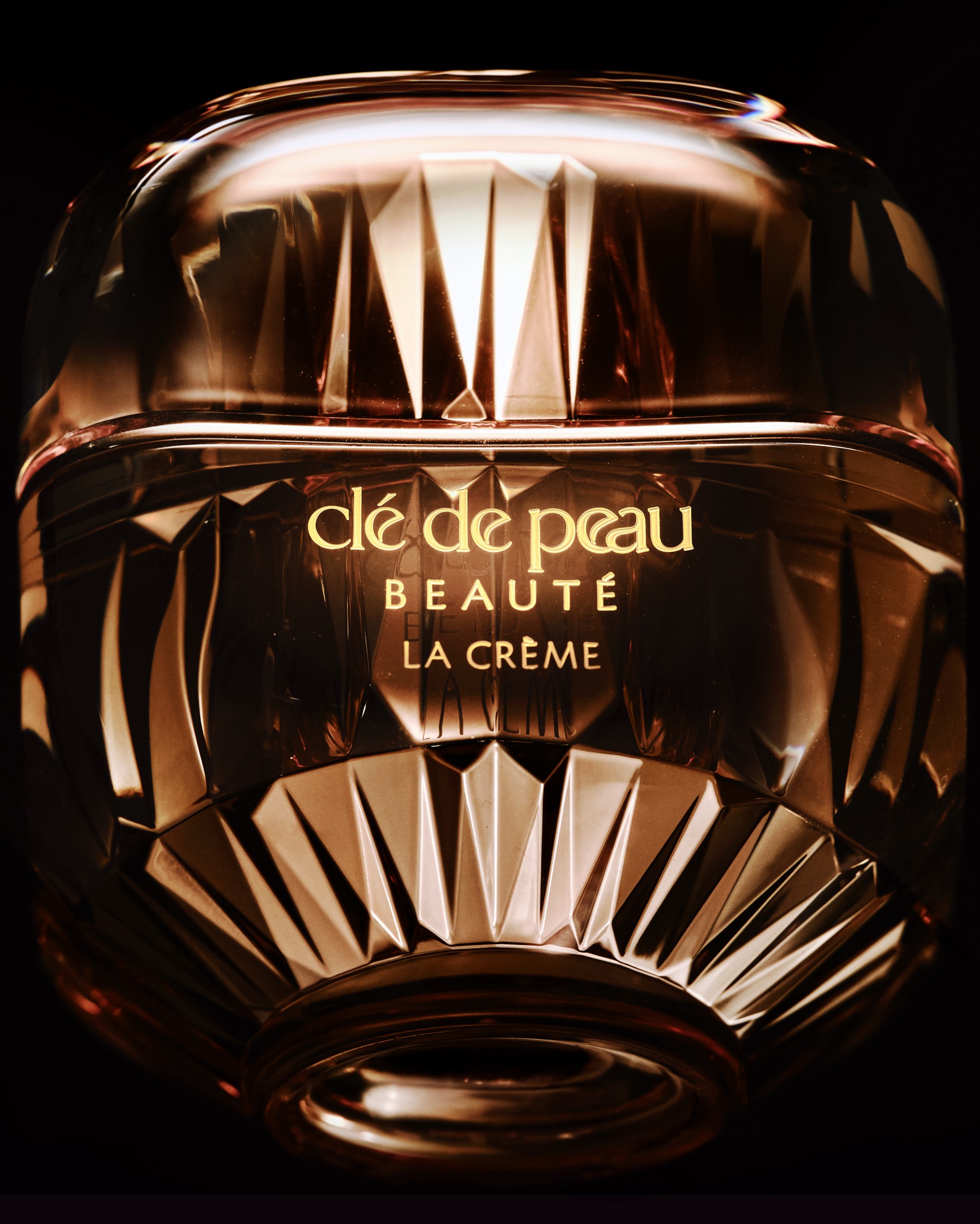 Hinh anh Sắc vàng kim hòa quyện trong bộ sưu tập Diamond Class của Clé de Peau Beauté 2