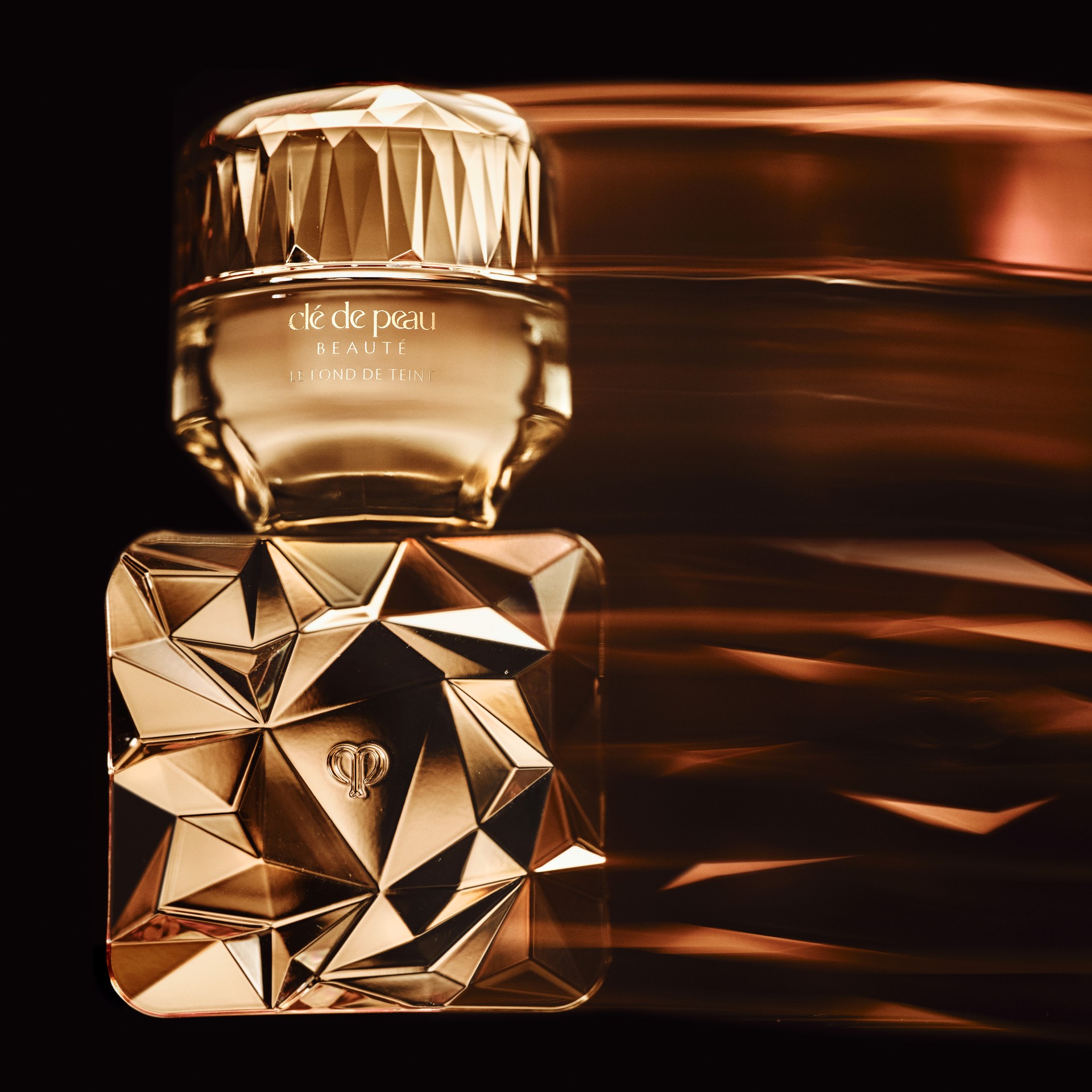 Hinh anh Sắc vàng kim hòa quyện trong bộ sưu tập Diamond Class của Clé de Peau Beauté 3