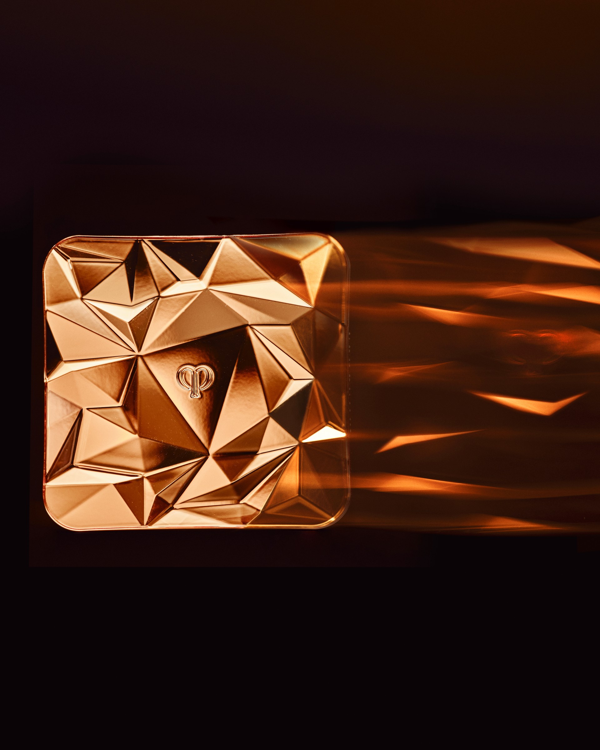 Hinh anh Sắc vàng kim hòa quyện trong bộ sưu tập Diamond Class của Clé de Peau Beauté 4