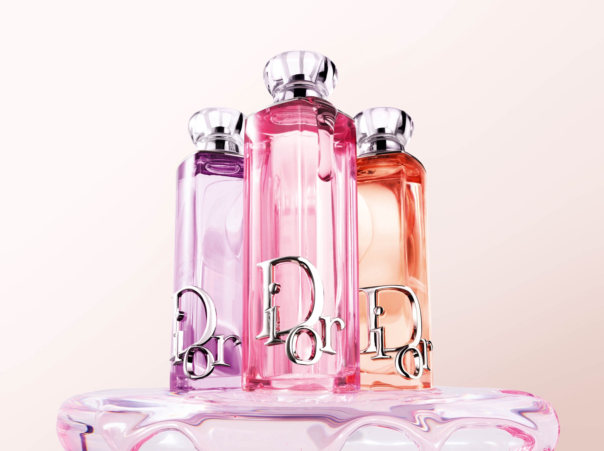 Hinh anh Tôi đặc biệt yêu thích Dior Lip Glow Oil vì bản thân vốn yêu thích sự tối giản.  Lip Glow Oil là sản phẩm giúp môi tôi như được dưỡng ẩm và tôi thích những sản phẩm mang lại cảm giác mềm mại cho môi - Willow Smith. 4