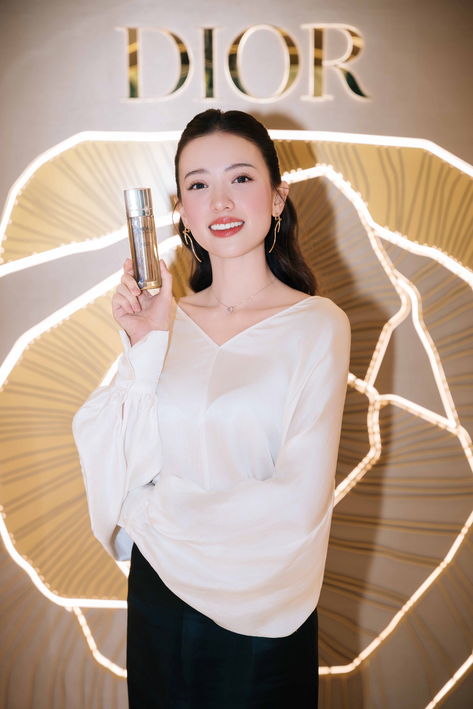 Hinh anh Dior Prestige Les Nectars de Rose - Hành trình tái sinh làn da rạng rỡ 2