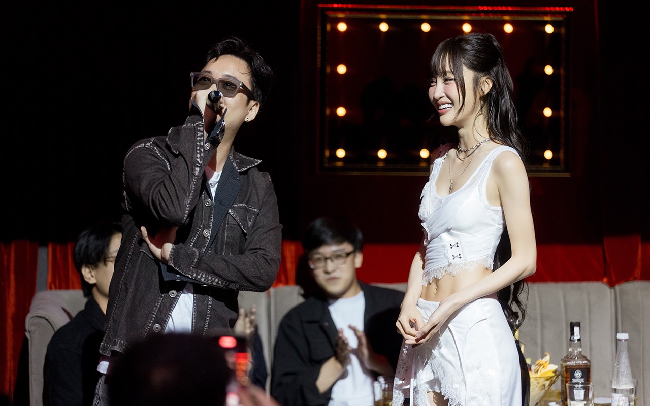 Hinh anh Việc sáng tác âm nhạc đã nhen nhóm trong tôi từ rất lâu, nhưng tôi từng không đủ tự tin để tin rằng mình có thể làm được. Cảm giác đó giống hệt thời điểm tôi còn làm nha khoa, khi ấy tôi cũng chưa từng nghĩ một ngày mình sẽ đứng trên sân khấu, cầm micro và kể câu chuyện của mình bằng âm nhạc - Juky San chia sẻ. 3