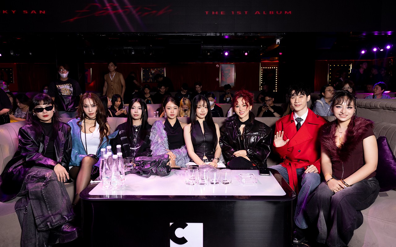 Hinh anh Việc sáng tác âm nhạc đã nhen nhóm trong tôi từ rất lâu, nhưng tôi từng không đủ tự tin để tin rằng mình có thể làm được. Cảm giác đó giống hệt thời điểm tôi còn làm nha khoa, khi ấy tôi cũng chưa từng nghĩ một ngày mình sẽ đứng trên sân khấu, cầm micro và kể câu chuyện của mình bằng âm nhạc - Juky San chia sẻ. 4