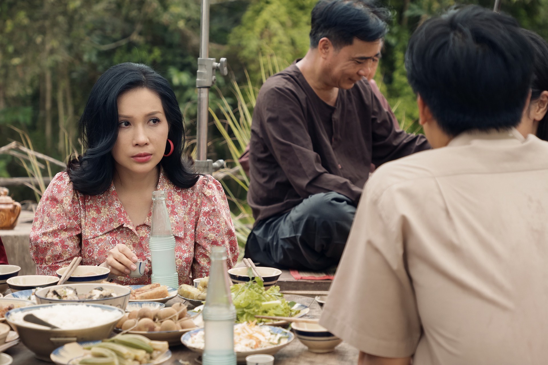 Hinh anh Review phim ‘Ai Thương Ai Mến’: Khi tình người lấp đầy những khoảng trống truân chuyên 5