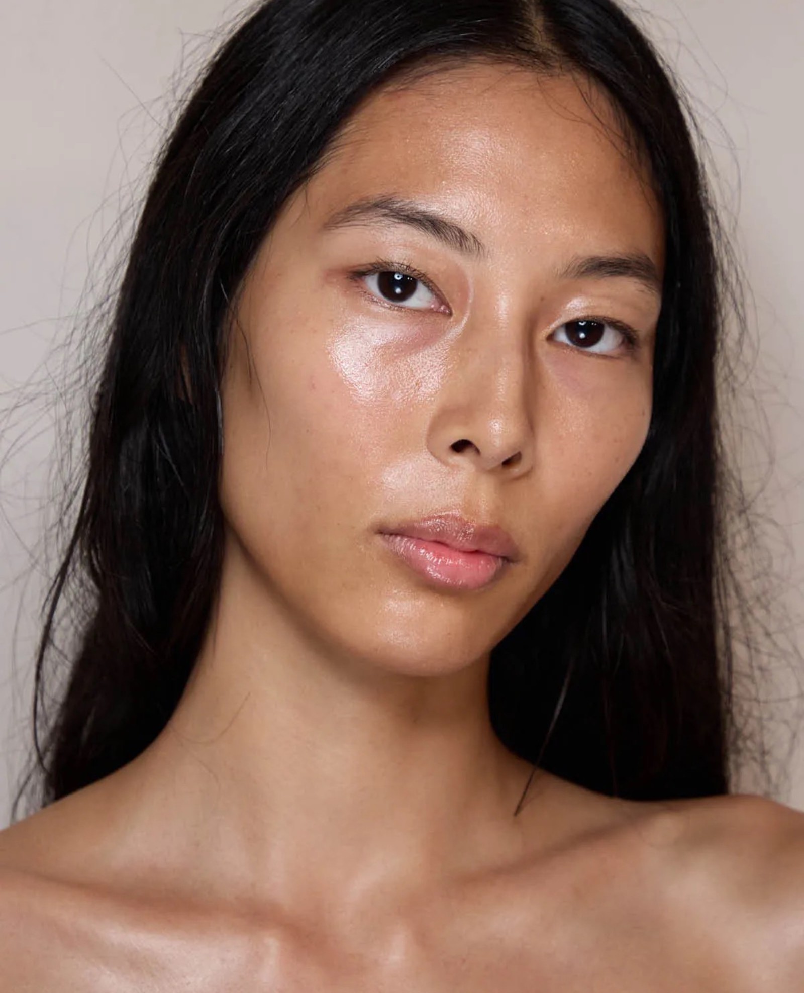 Hinh anh Bảng màu đa sắc trở thành xu hướng trang điểm chủ đạo của năm 2026 13