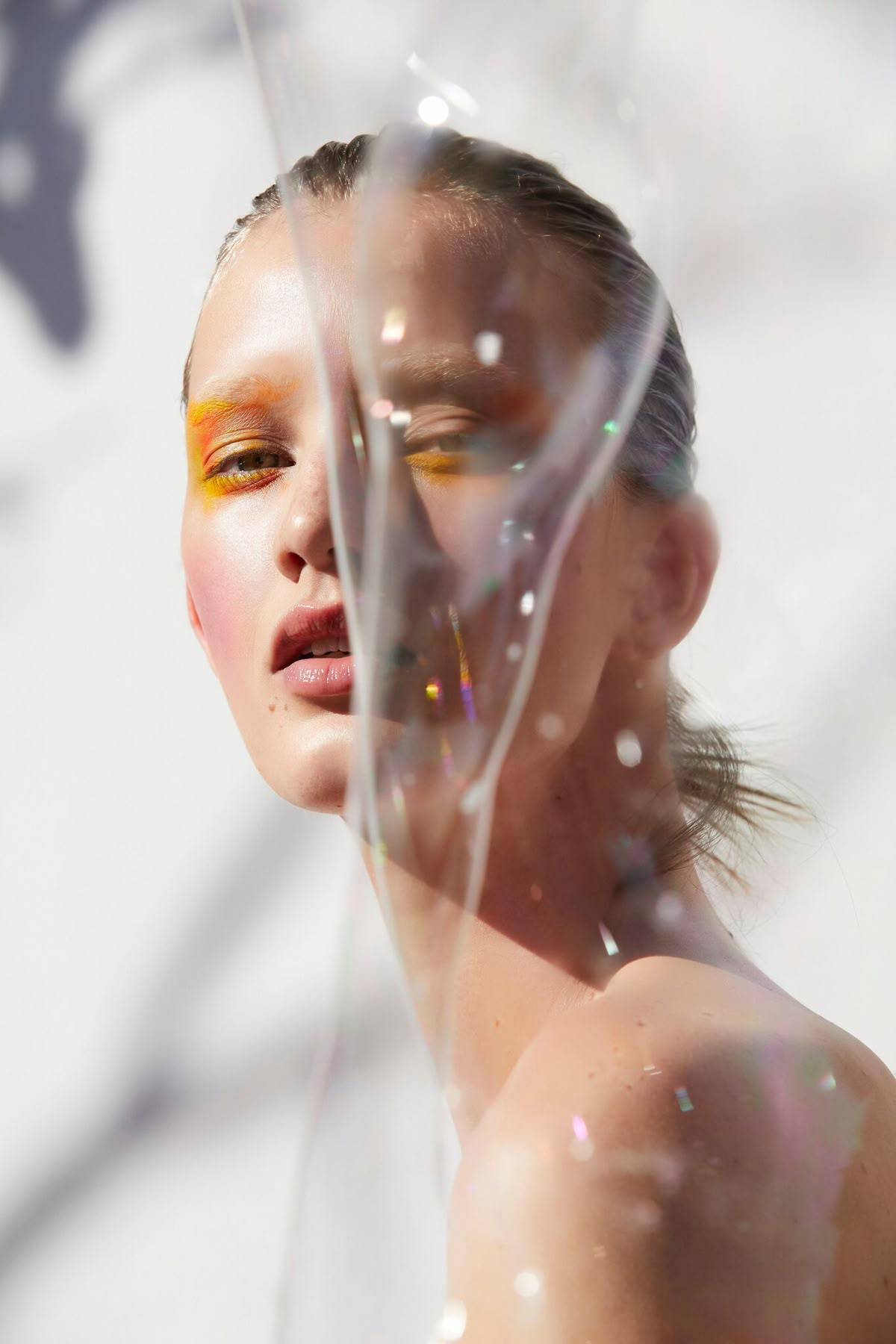 Hinh anh Bảng màu đa sắc trở thành xu hướng trang điểm chủ đạo của năm 2026 4