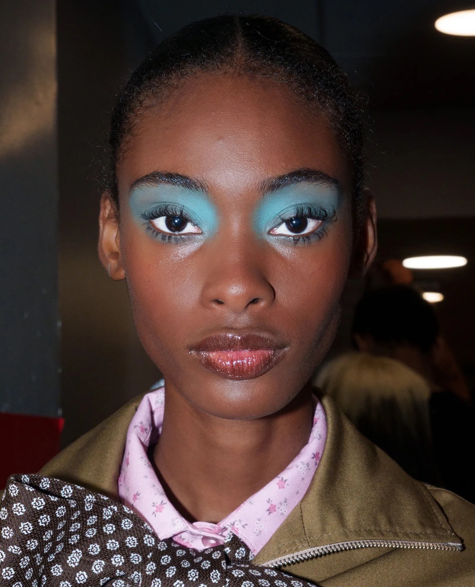 Hinh anh Bảng màu đa sắc trở thành xu hướng trang điểm chủ đạo của năm 2026 2