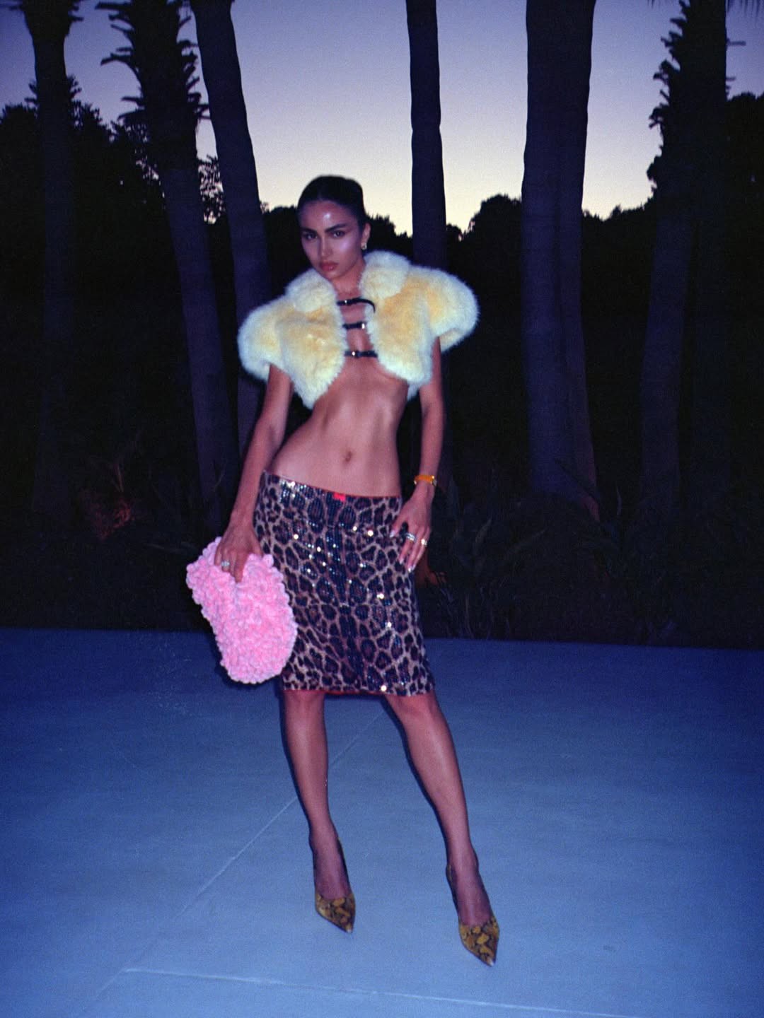 Hinh anh Áo lông: Từ điểm nhấn tiệc tùng đến item đa nhiệm mùa lạnh 8